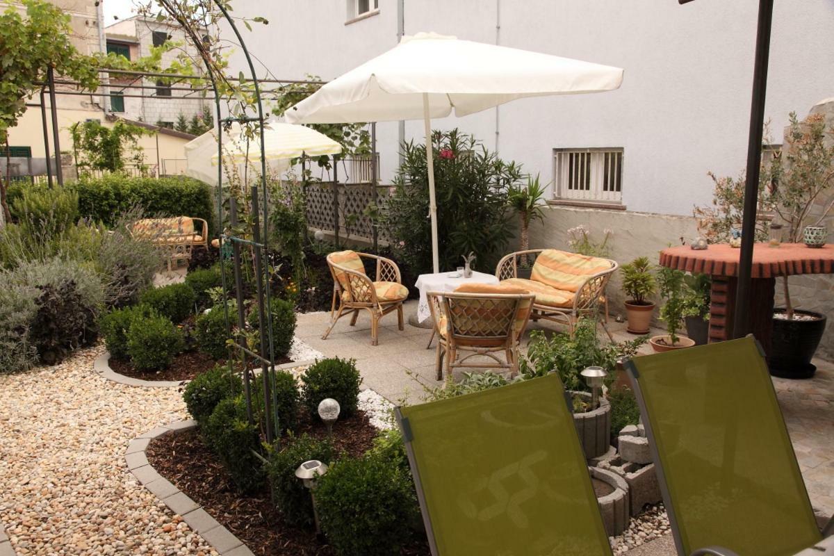 Apartments Mali Raj Vranjic Exterior photo