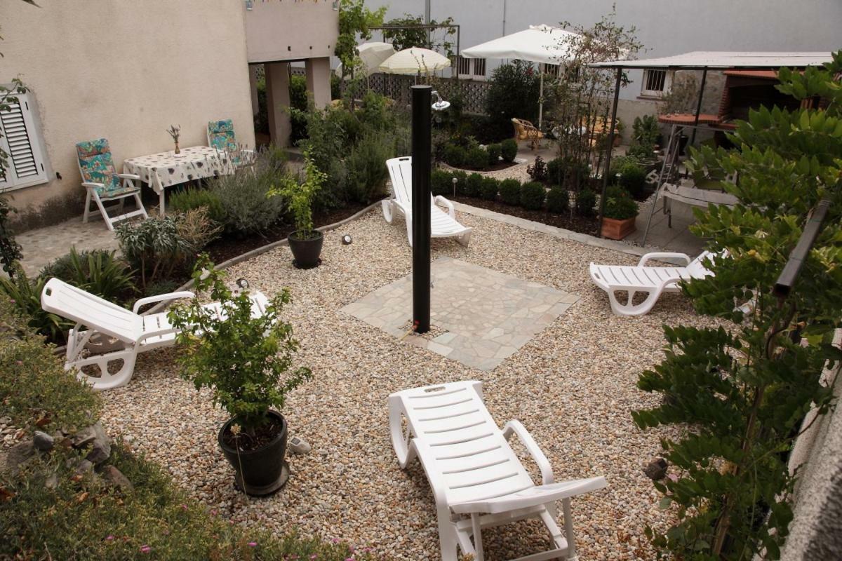 Apartments Mali Raj Vranjic Exterior photo