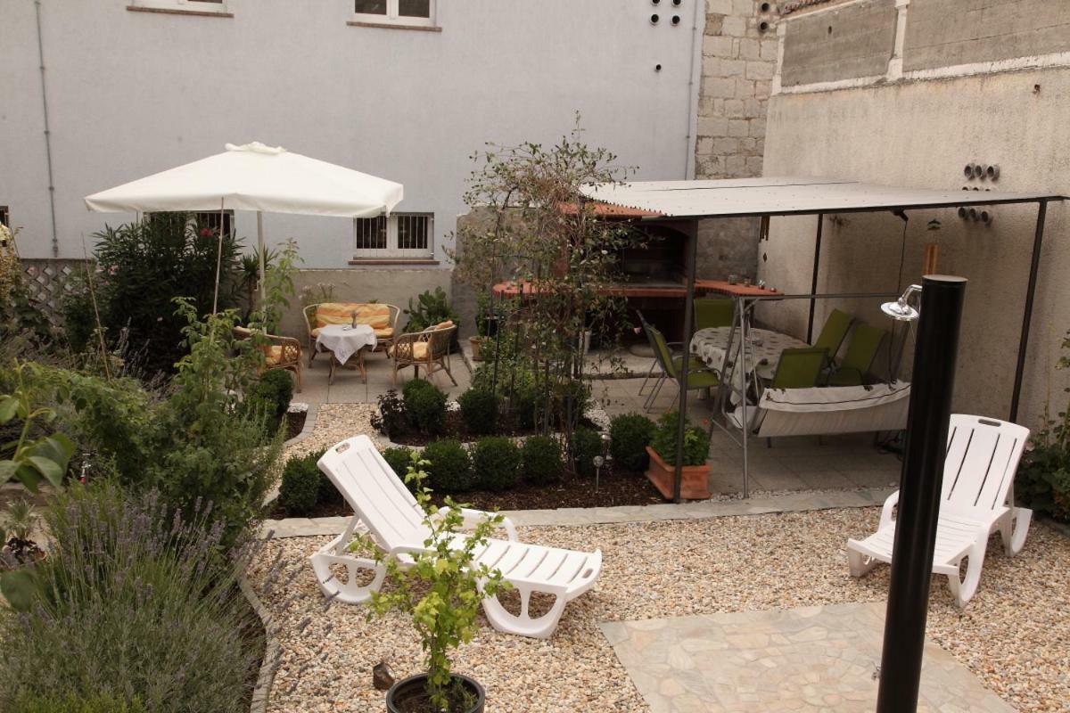 Apartments Mali Raj Vranjic Exterior photo
